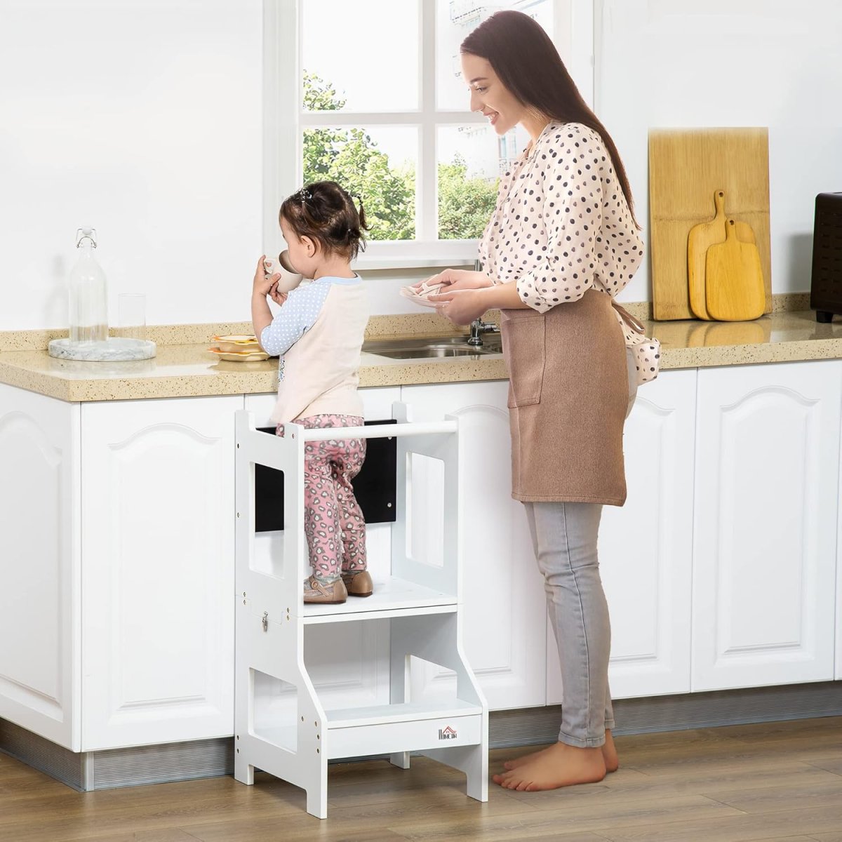 Tour d’apprentissage Montessori 3 en 1 HOMCOM avec tableau à craie et tabouret – Image 3